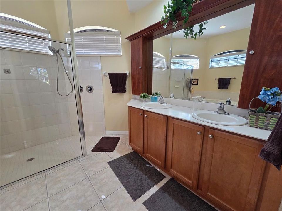 For Sale: $388,000 (3 beds, 2 baths, 2160 Square Feet)