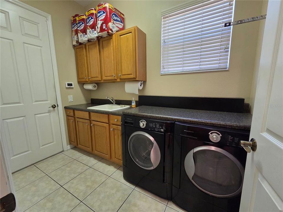 For Sale: $388,000 (3 beds, 2 baths, 2160 Square Feet)