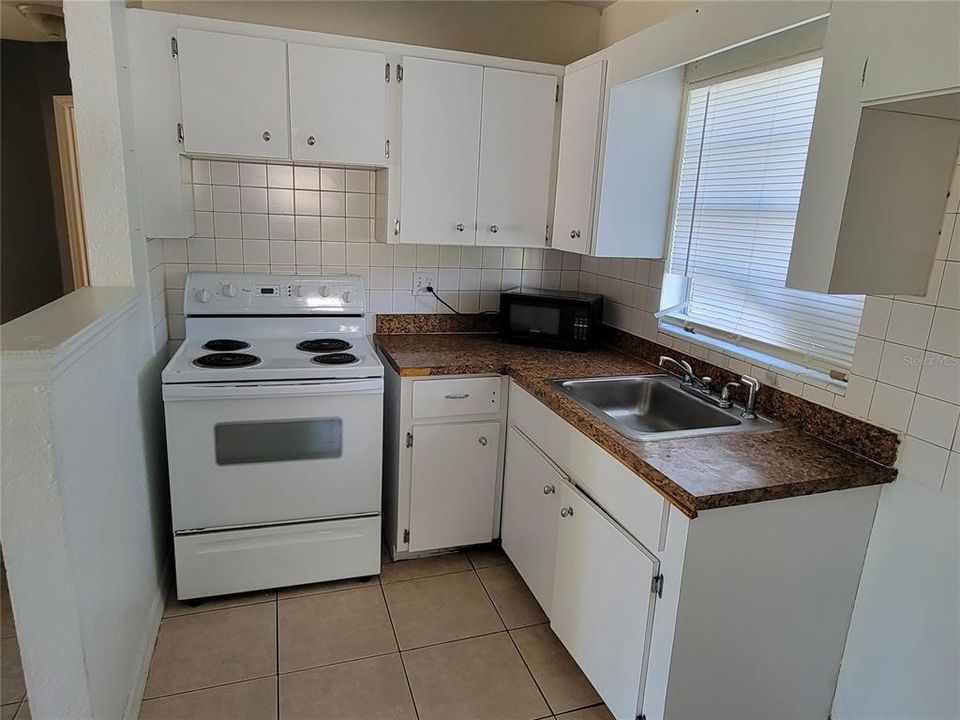 В аренду: $1,295 (2 спален, 1 ванн, 1044 Квадратных фут)