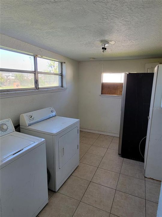 В аренду: $1,295 (2 спален, 1 ванн, 1044 Квадратных фут)