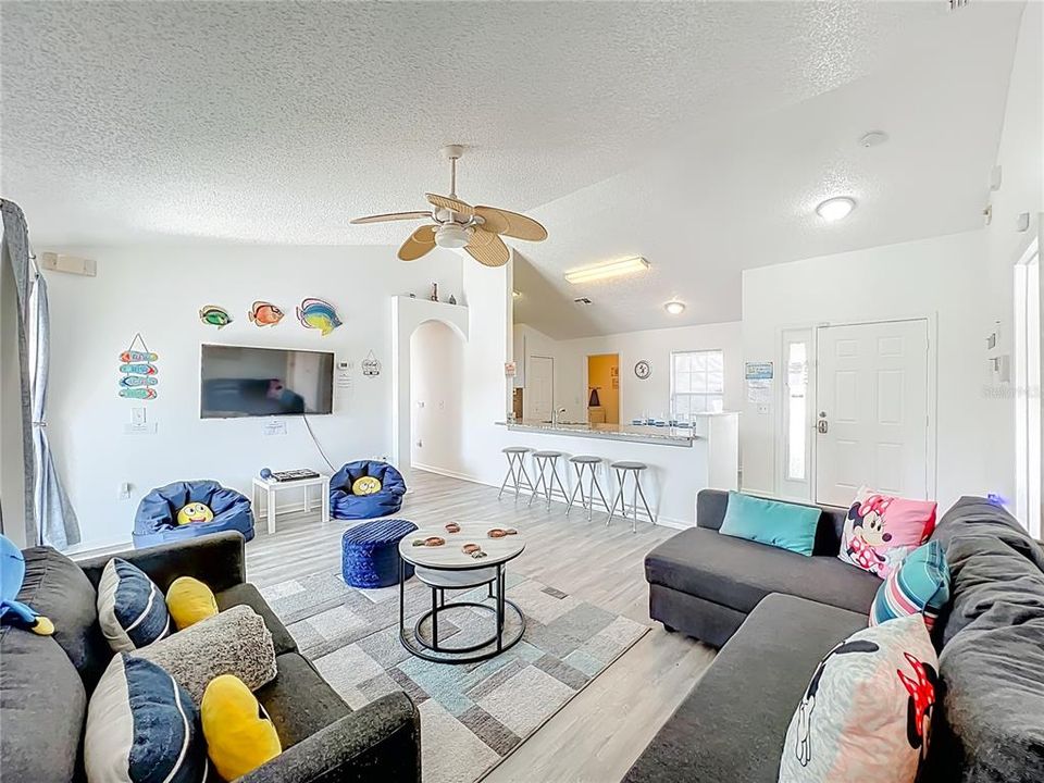 For Sale: $419,000 (3 beds, 2 baths, 1341 Square Feet)