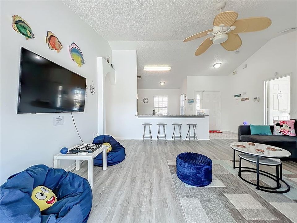 For Sale: $419,000 (3 beds, 2 baths, 1341 Square Feet)