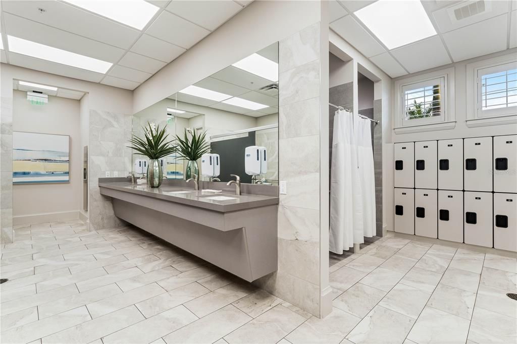 For Sale: $825,000 (3 beds, 3 baths, 2461 Square Feet)