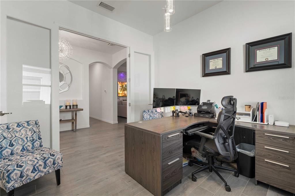 For Sale: $825,000 (3 beds, 3 baths, 2461 Square Feet)