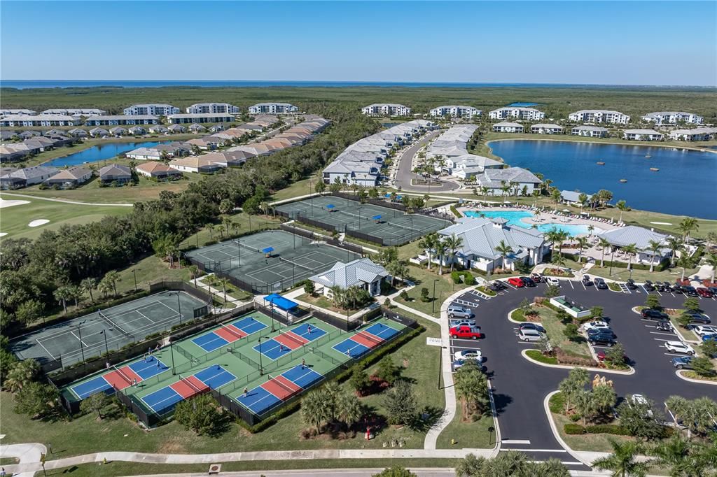 For Sale: $825,000 (3 beds, 3 baths, 2461 Square Feet)