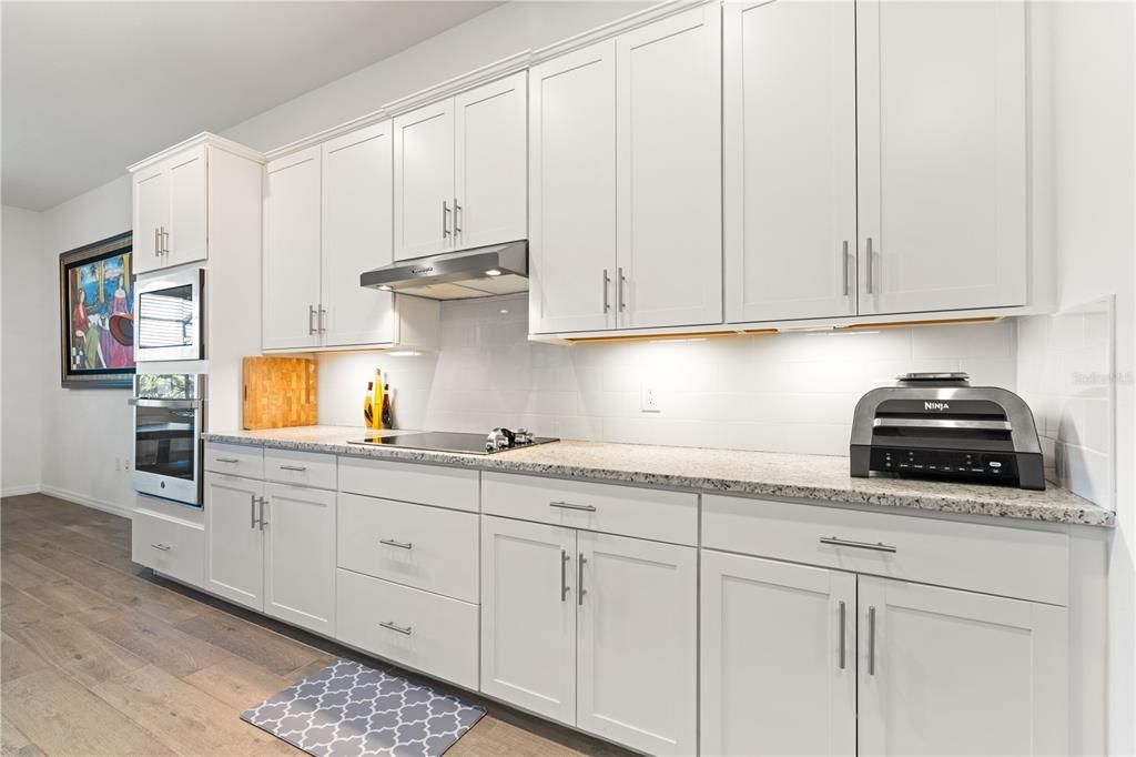 For Sale: $825,000 (3 beds, 3 baths, 2461 Square Feet)