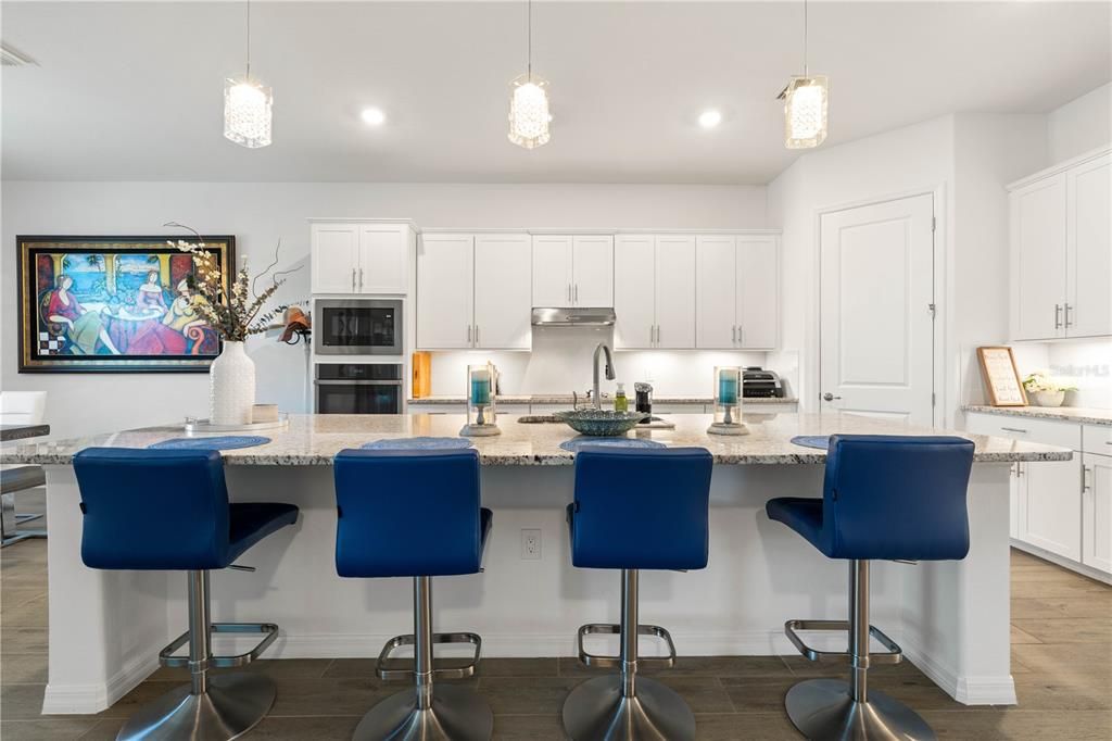 For Sale: $825,000 (3 beds, 3 baths, 2461 Square Feet)