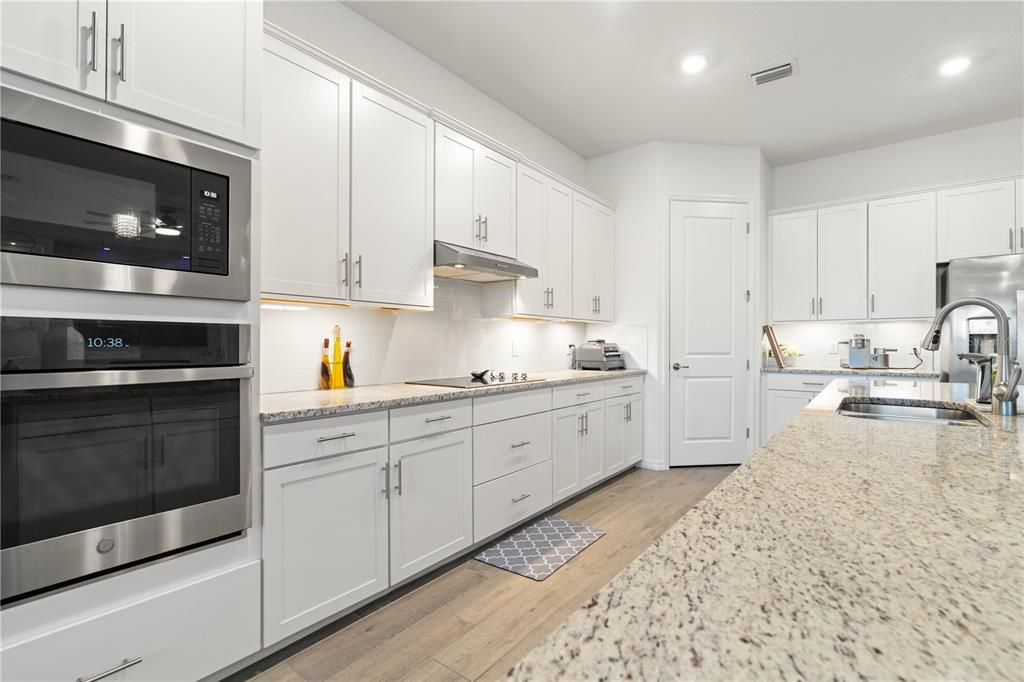 For Sale: $825,000 (3 beds, 3 baths, 2461 Square Feet)