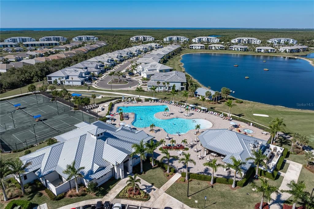 For Sale: $825,000 (3 beds, 3 baths, 2461 Square Feet)