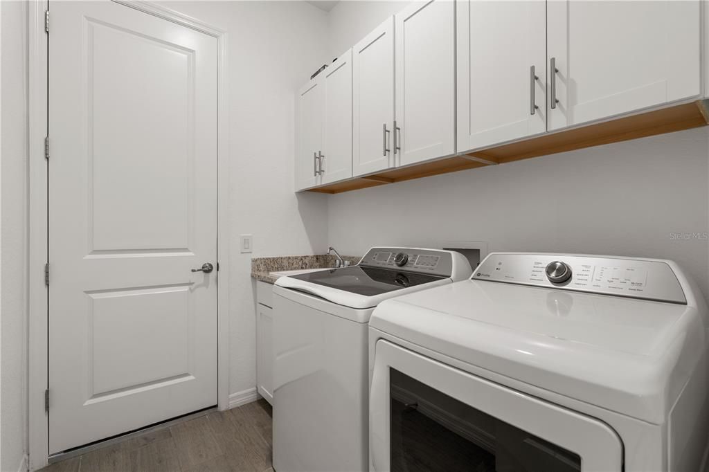 For Sale: $825,000 (3 beds, 3 baths, 2461 Square Feet)