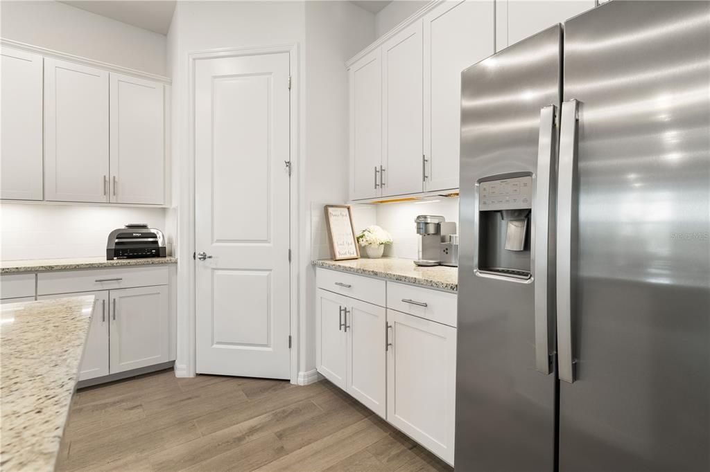 For Sale: $825,000 (3 beds, 3 baths, 2461 Square Feet)