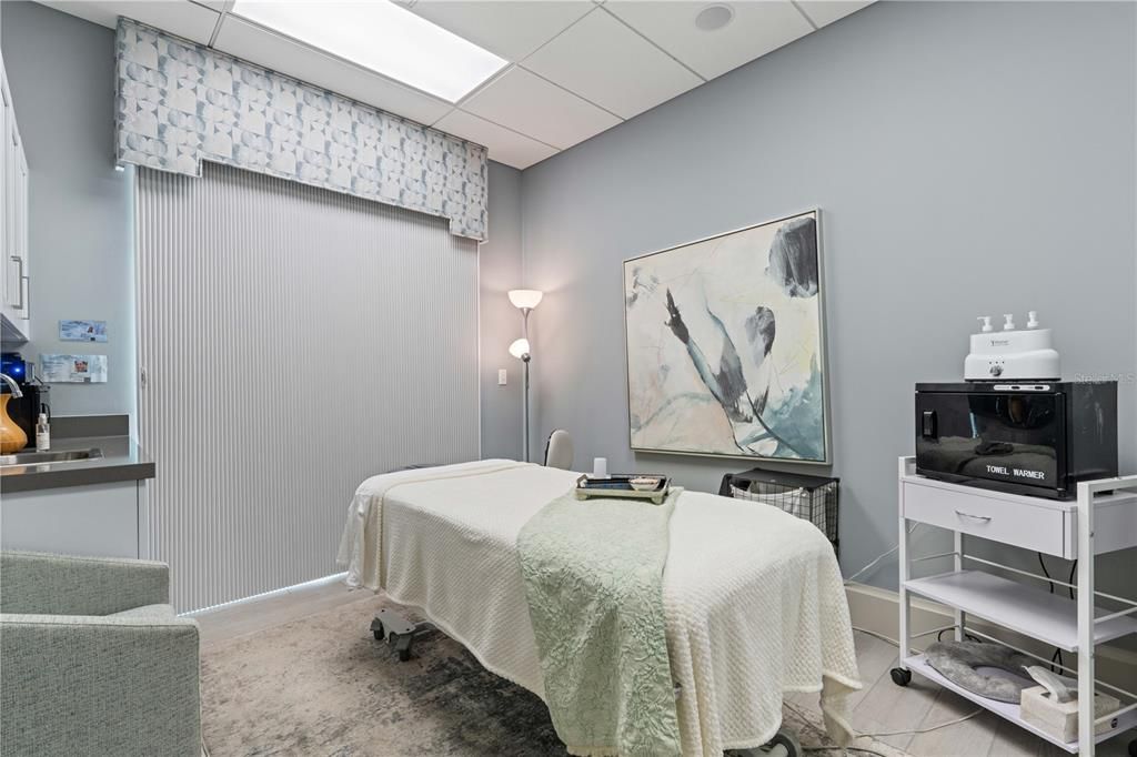 For Sale: $825,000 (3 beds, 3 baths, 2461 Square Feet)