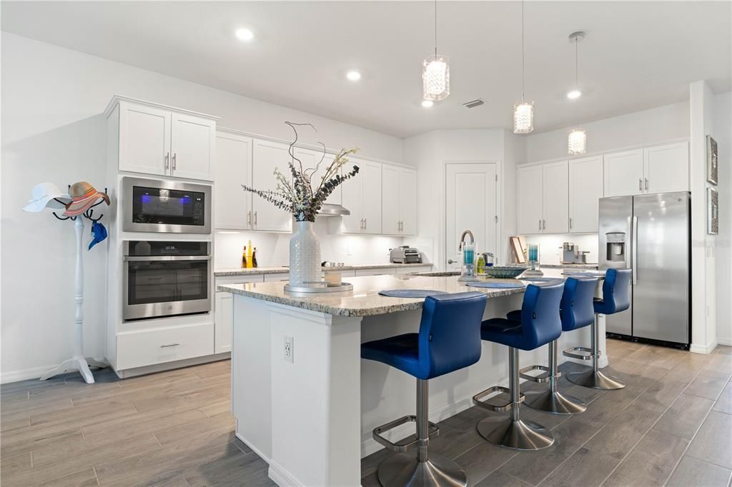 For Sale: $825,000 (3 beds, 3 baths, 2461 Square Feet)