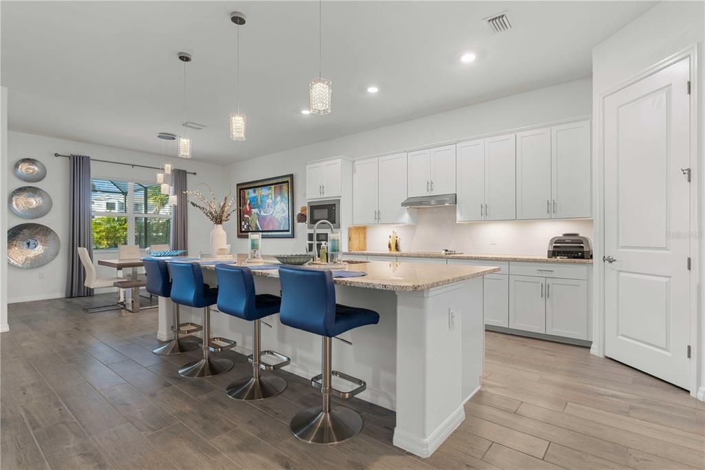 For Sale: $825,000 (3 beds, 3 baths, 2461 Square Feet)