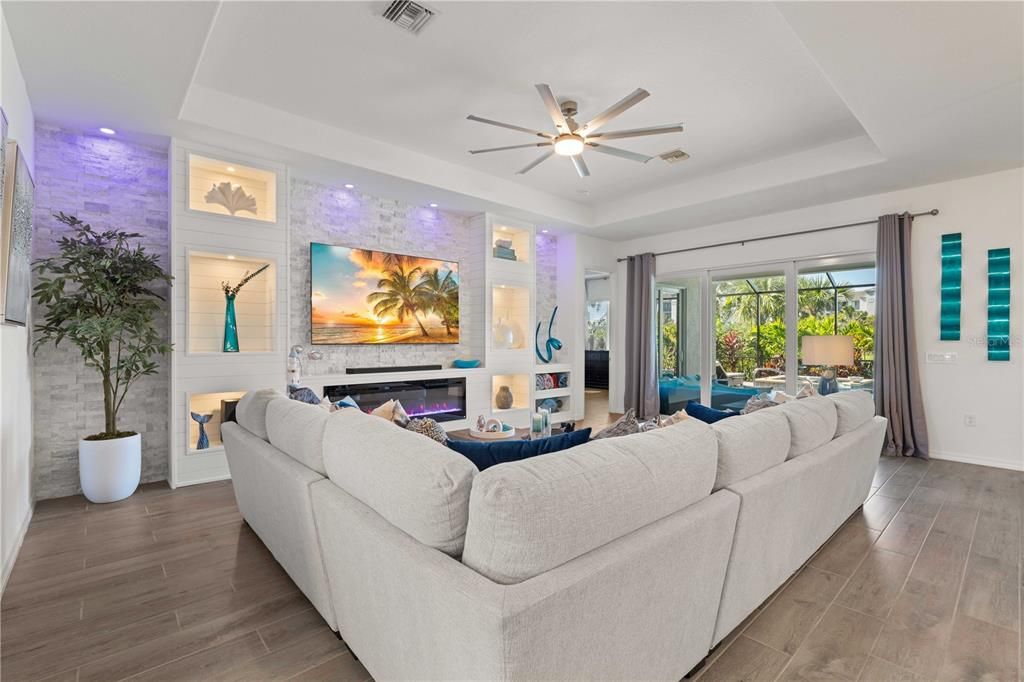 For Sale: $825,000 (3 beds, 3 baths, 2461 Square Feet)