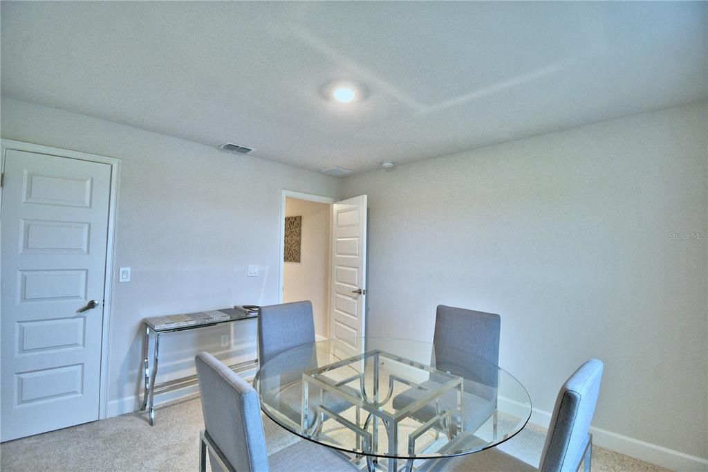 Activo con contrato: $383,910 (4 camas, 2 baños, 2169 Pies cuadrados)