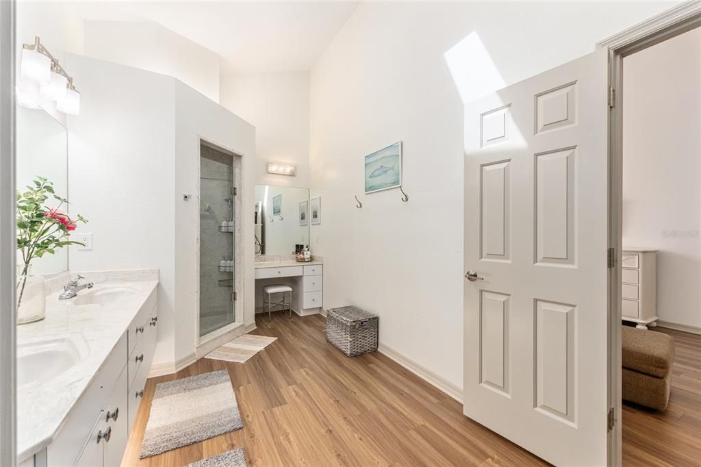 For Sale: $429,900 (3 beds, 3 baths, 2211 Square Feet)