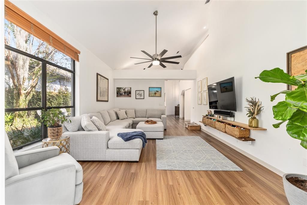 For Sale: $429,900 (3 beds, 3 baths, 2211 Square Feet)