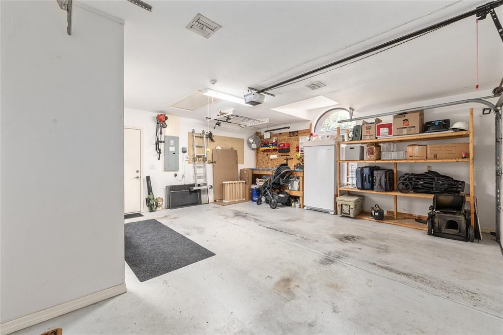 For Sale: $429,900 (3 beds, 3 baths, 2211 Square Feet)