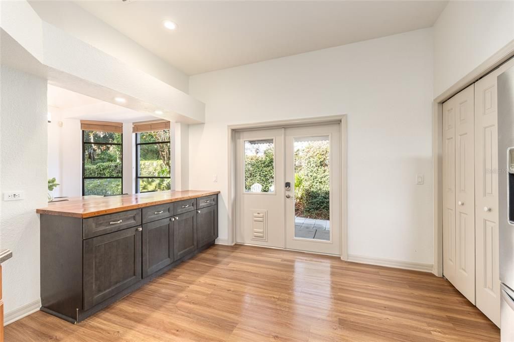 For Sale: $429,900 (3 beds, 3 baths, 2211 Square Feet)