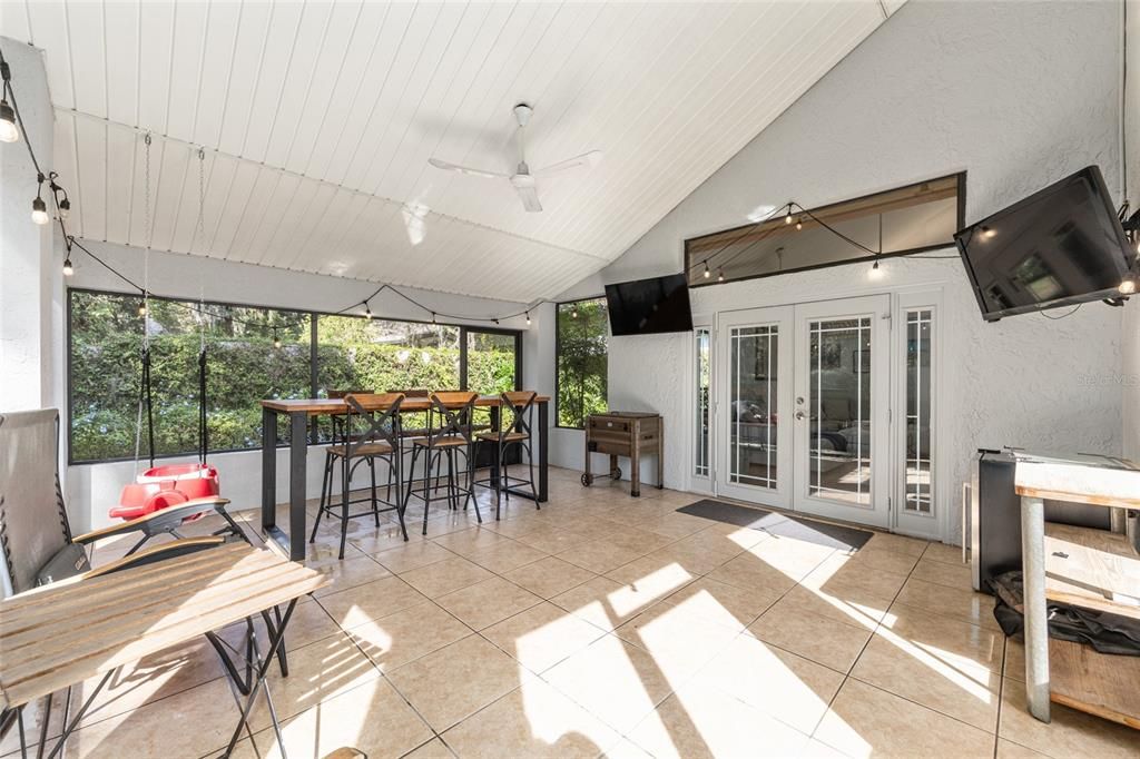 For Sale: $429,900 (3 beds, 3 baths, 2211 Square Feet)