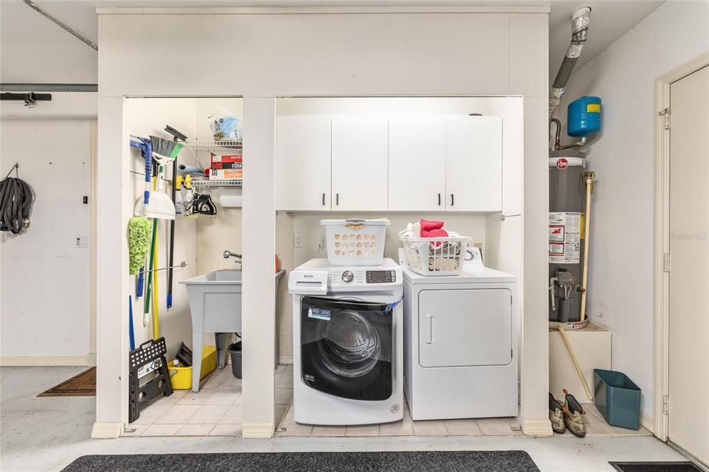 For Sale: $429,900 (3 beds, 3 baths, 2211 Square Feet)