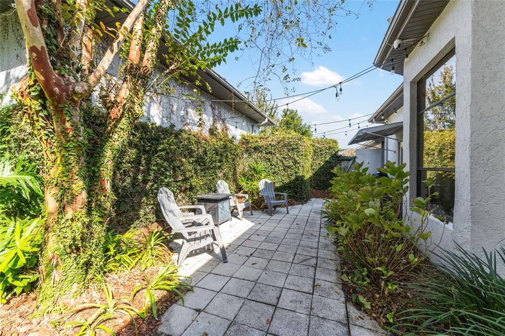 For Sale: $429,900 (3 beds, 3 baths, 2211 Square Feet)