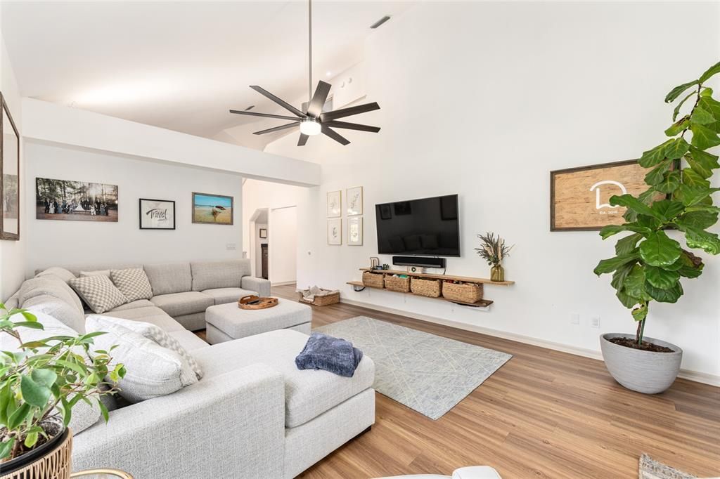 For Sale: $429,900 (3 beds, 3 baths, 2211 Square Feet)