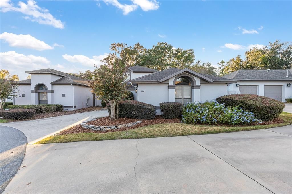 For Sale: $429,900 (3 beds, 3 baths, 2211 Square Feet)