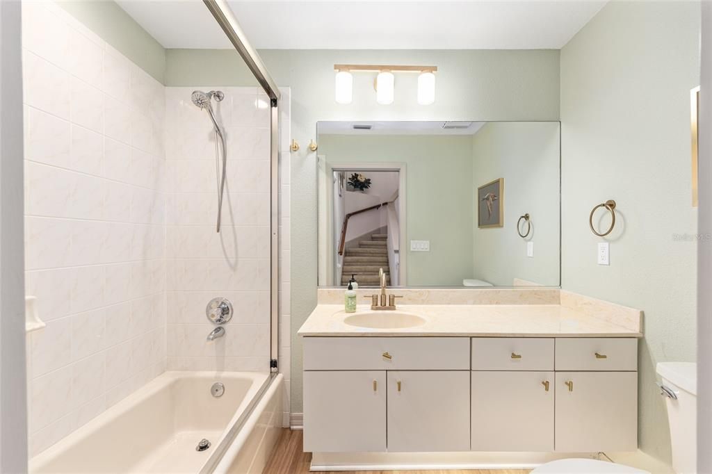 For Sale: $429,900 (3 beds, 3 baths, 2211 Square Feet)