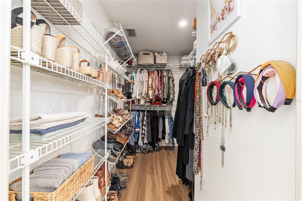 For Sale: $429,900 (3 beds, 3 baths, 2211 Square Feet)