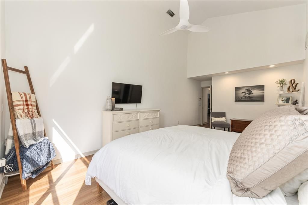 For Sale: $429,900 (3 beds, 3 baths, 2211 Square Feet)