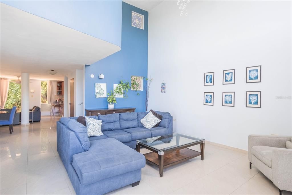 For Sale: $799,000 (3 beds, 2 baths, 2600 Square Feet)