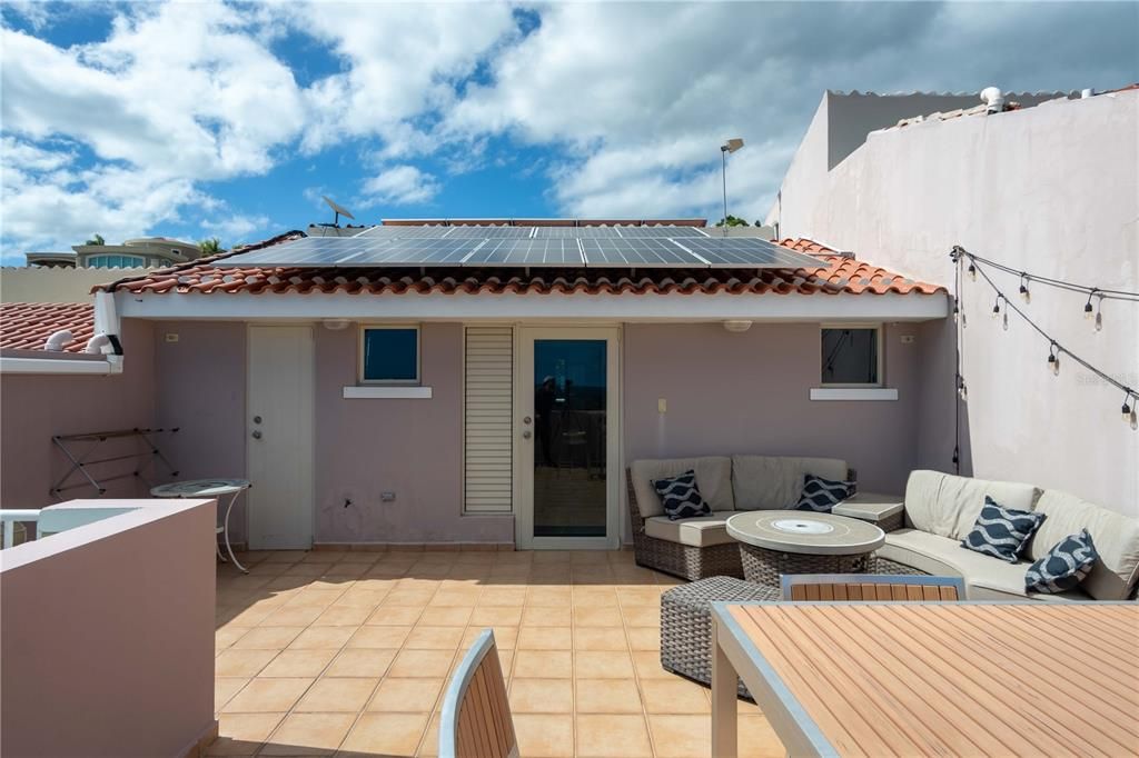 For Sale: $799,000 (3 beds, 2 baths, 2600 Square Feet)