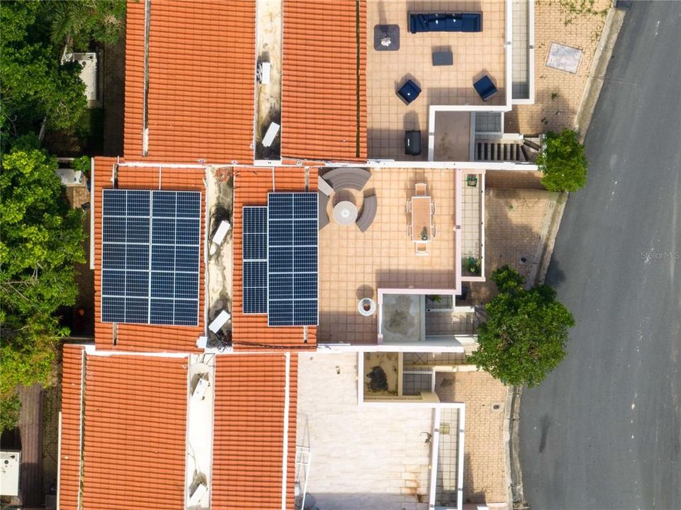 For Sale: $799,000 (3 beds, 2 baths, 2600 Square Feet)