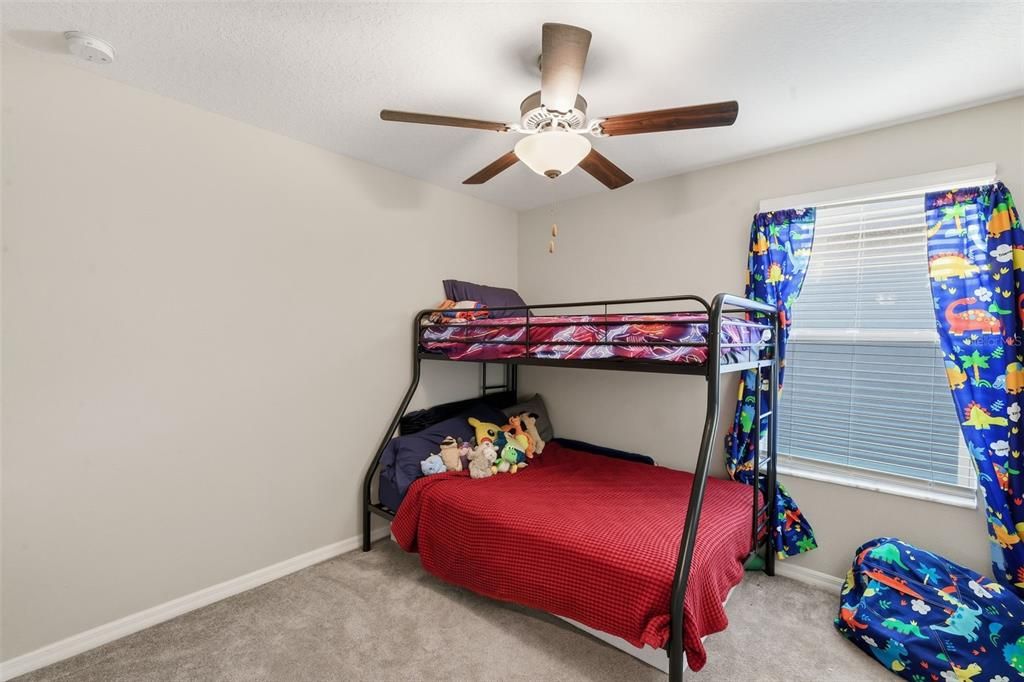 На продажу: $349,900 (5 спален, 2 ванн, 2264 Квадратных фут)