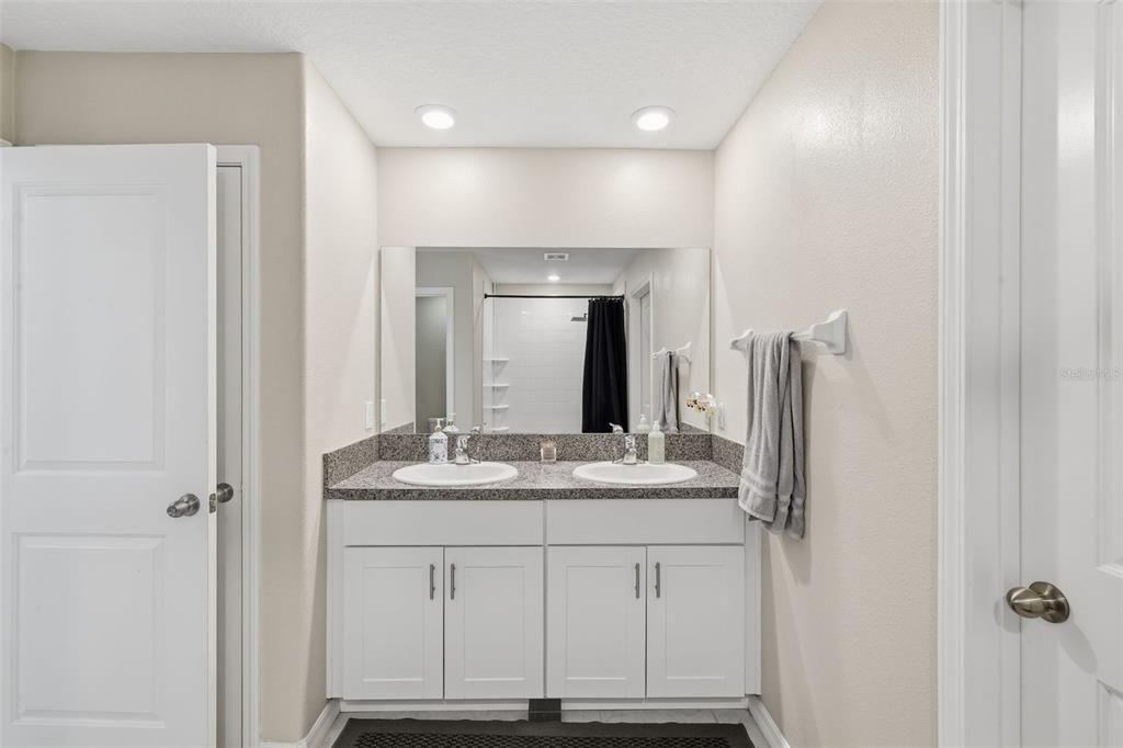 На продажу: $349,900 (5 спален, 2 ванн, 2264 Квадратных фут)