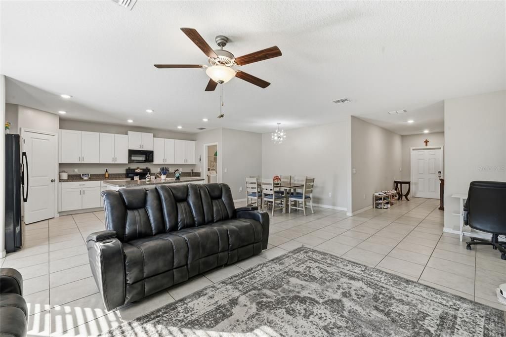 На продажу: $349,900 (5 спален, 2 ванн, 2264 Квадратных фут)