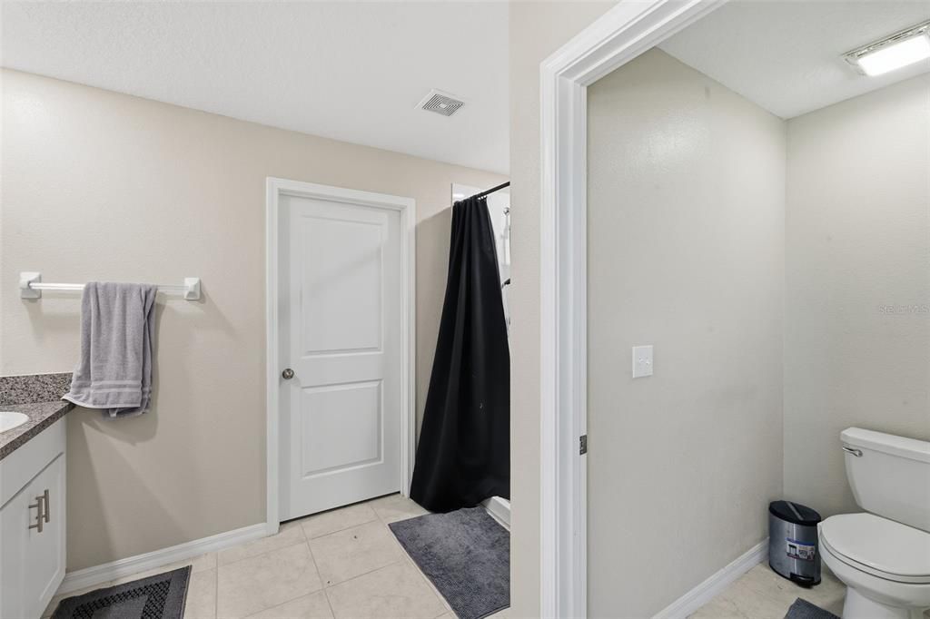 На продажу: $349,900 (5 спален, 2 ванн, 2264 Квадратных фут)