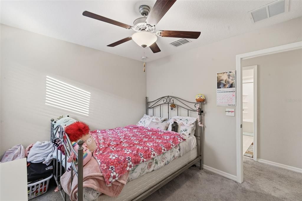 На продажу: $349,900 (5 спален, 2 ванн, 2264 Квадратных фут)