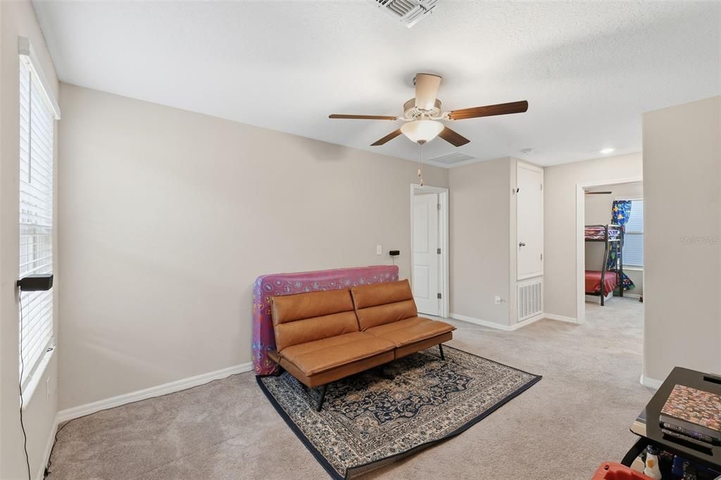 На продажу: $349,900 (5 спален, 2 ванн, 2264 Квадратных фут)