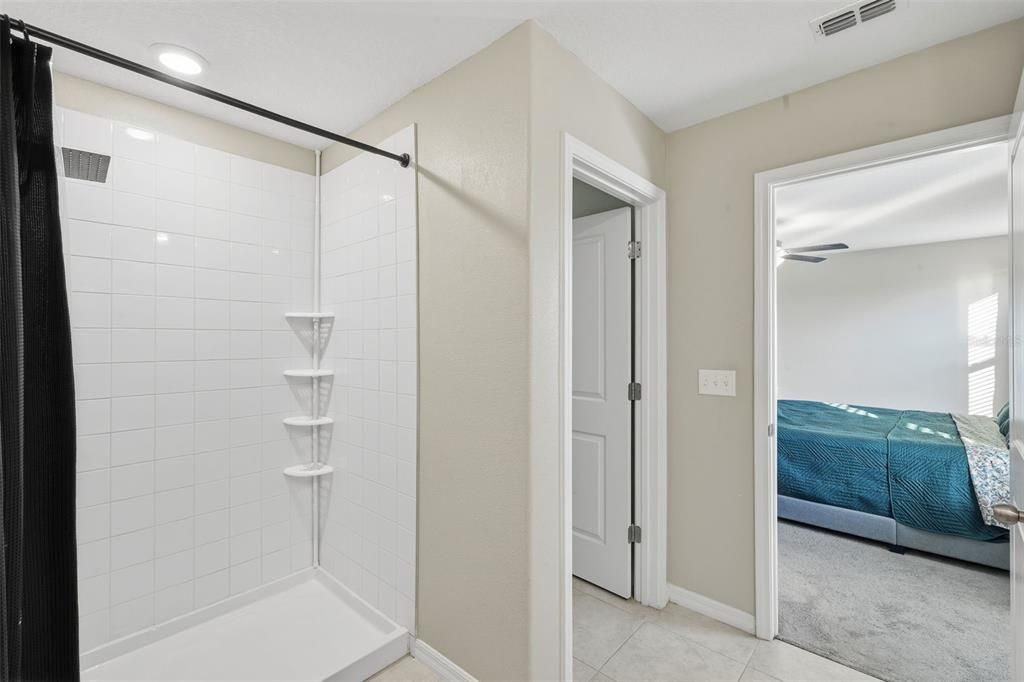 На продажу: $349,900 (5 спален, 2 ванн, 2264 Квадратных фут)