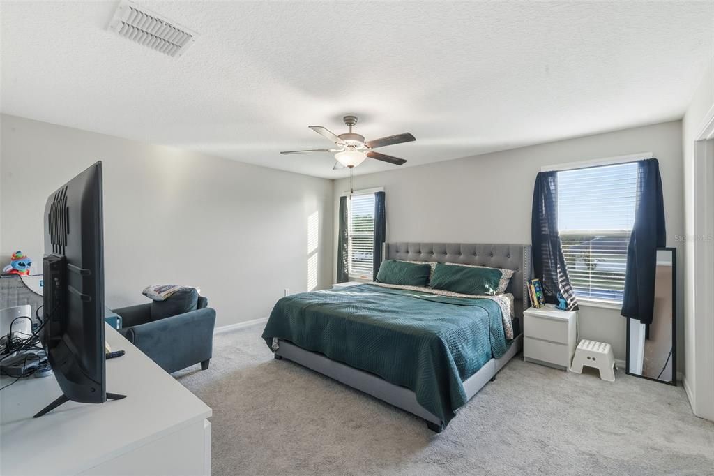 На продажу: $349,900 (5 спален, 2 ванн, 2264 Квадратных фут)