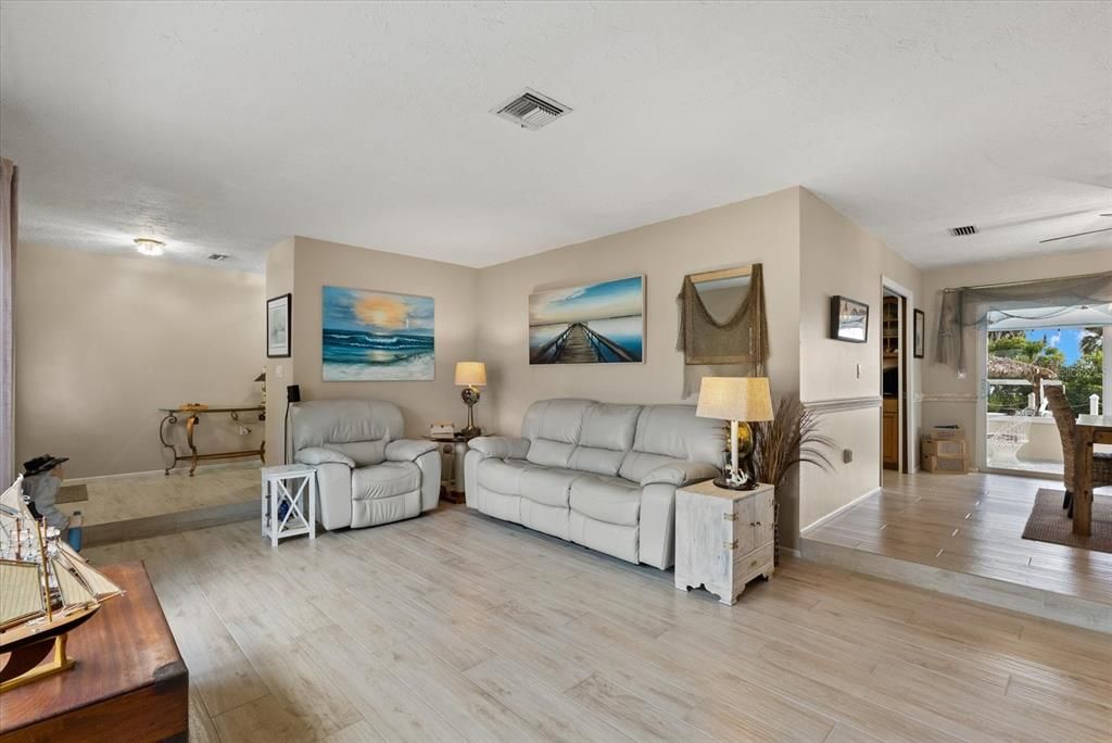 待售: $759,000 (3 贝兹, 2 浴室, 1913 平方英尺)