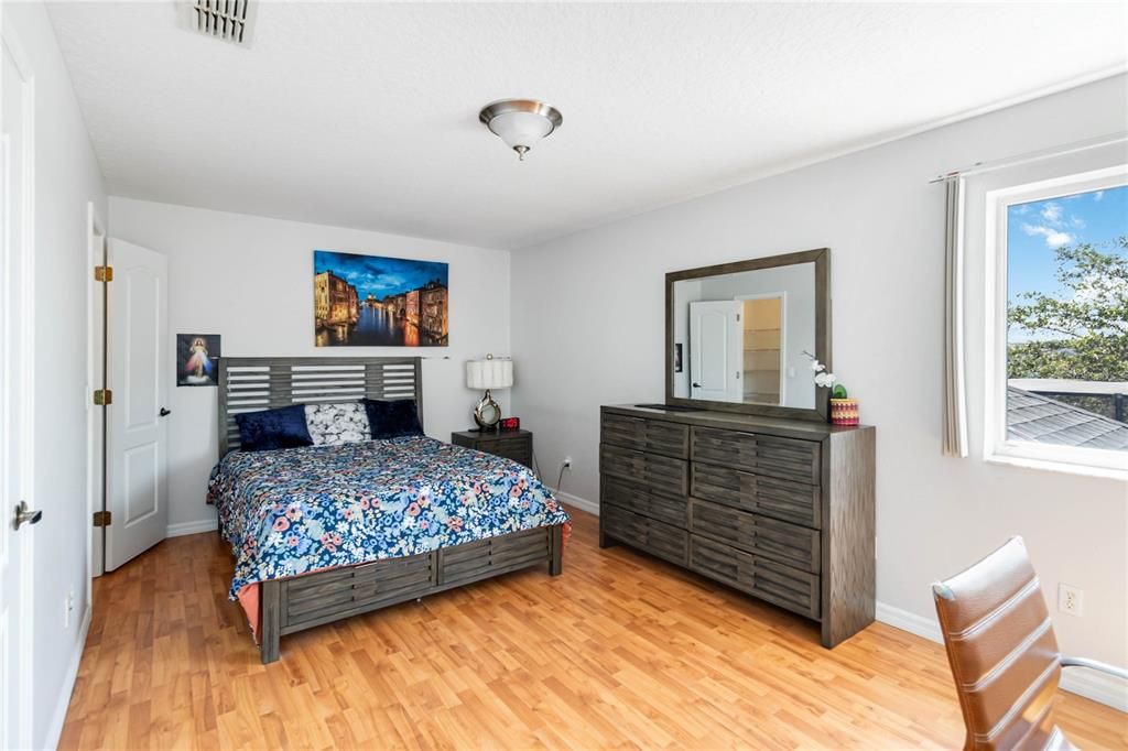 В аренду: $4,000 (5 спален, 4 ванн, 3341 Квадратных фут)