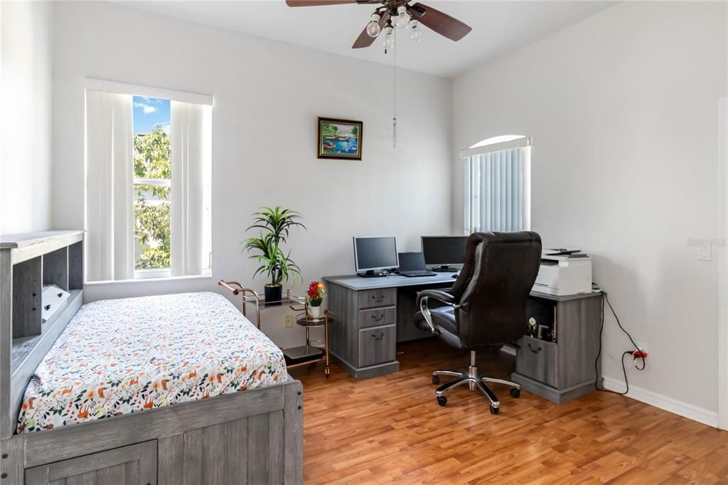 В аренду: $4,000 (5 спален, 4 ванн, 3341 Квадратных фут)