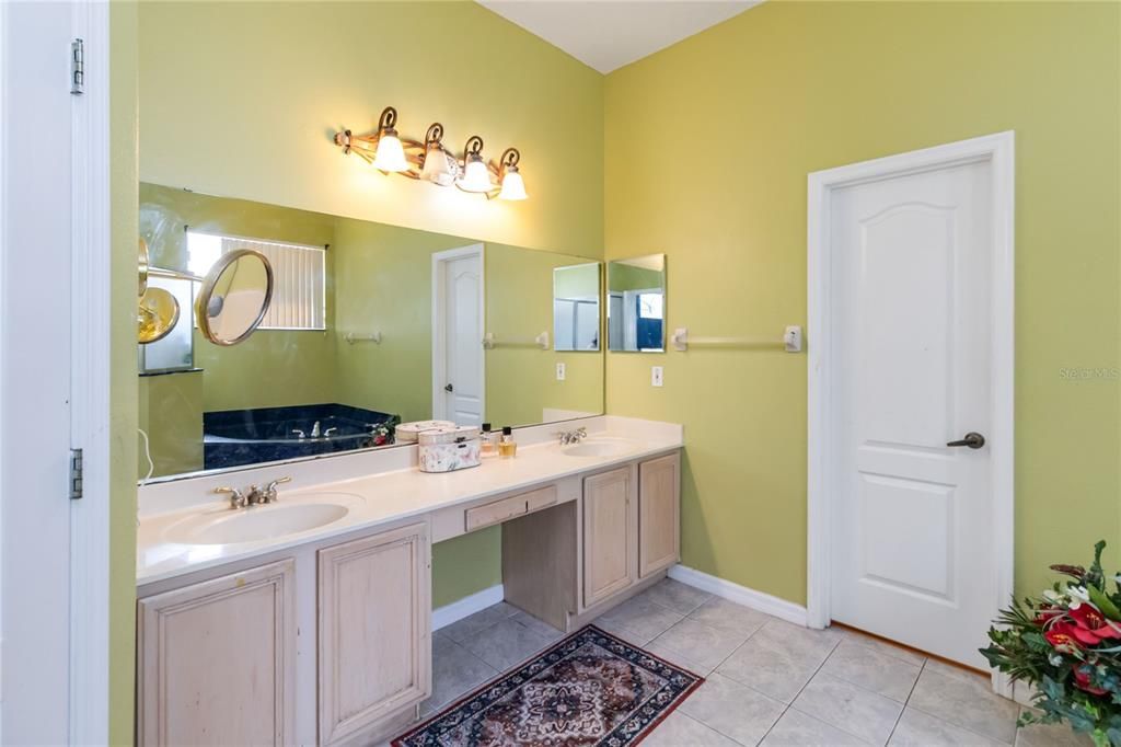 В аренду: $4,000 (5 спален, 4 ванн, 3341 Квадратных фут)