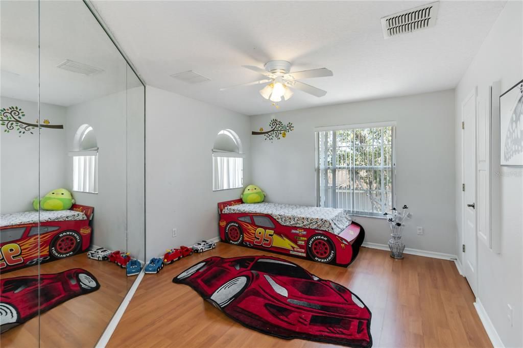 В аренду: $4,000 (5 спален, 4 ванн, 3341 Квадратных фут)