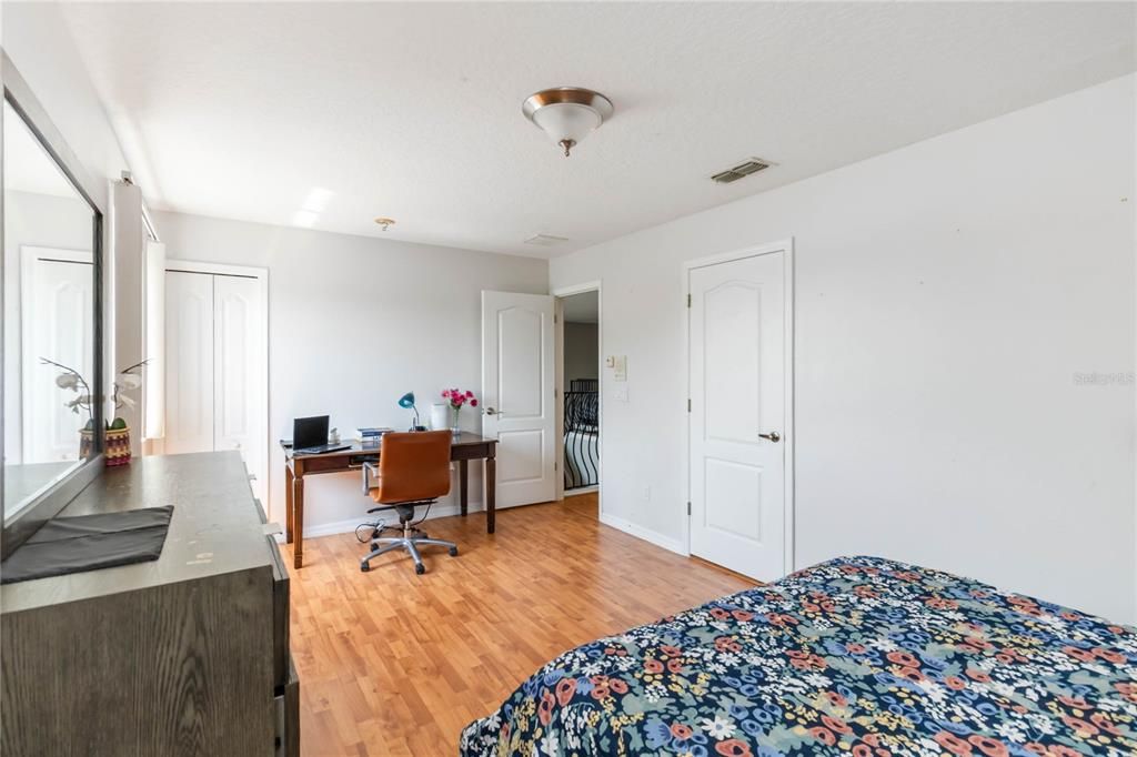 В аренду: $4,000 (5 спален, 4 ванн, 3341 Квадратных фут)