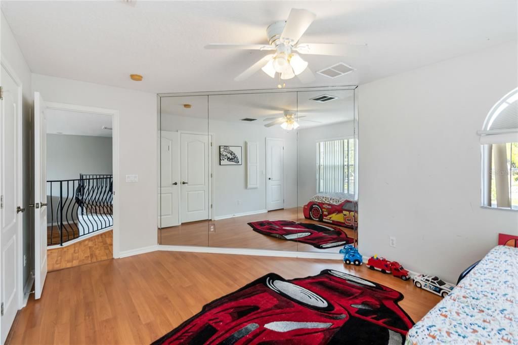 В аренду: $4,000 (5 спален, 4 ванн, 3341 Квадратных фут)